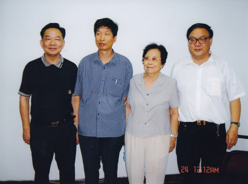 文件:潘国璠与韩爱晶、聂元梓、蒯大富合影.jpg
