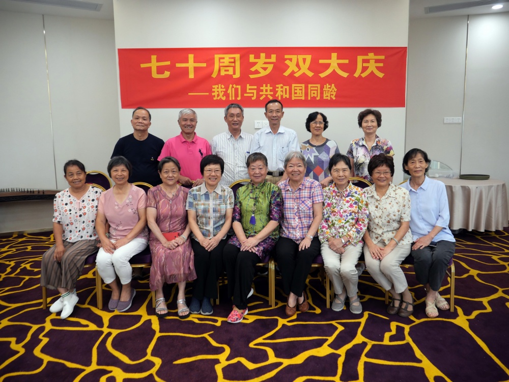 高一2班同学合照-1.jpg
