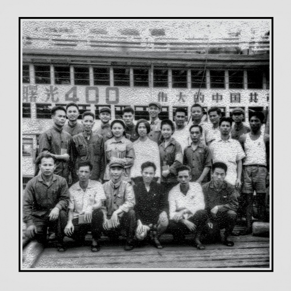 文件:曙光400旁的留影.jpg