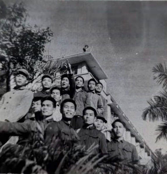 文件:1976年在华南农业大学.jpg