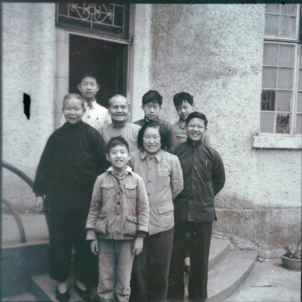 60年代全家福.jpg