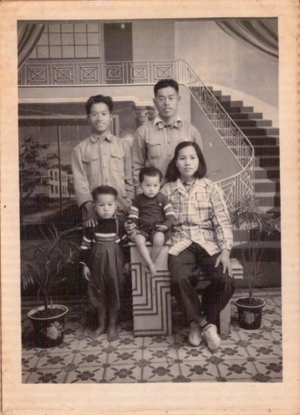 文件:我最早的全家福-1953.jpg